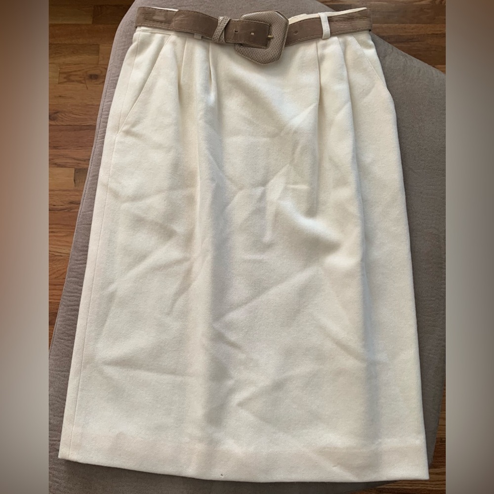 100% Wool Leslie Fay Sportswear Size 8 Cream Skirt